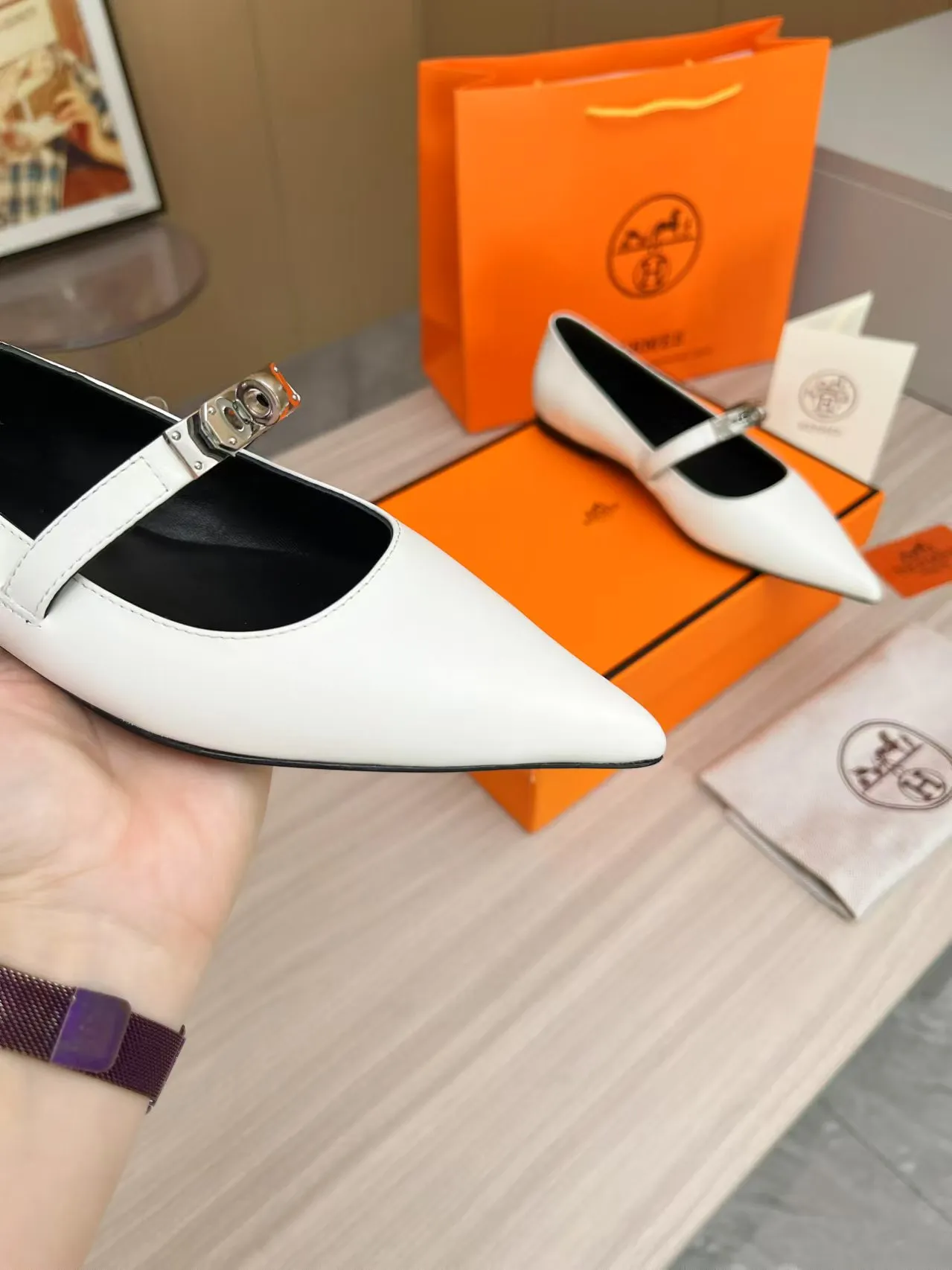 👟👟Ex-factory price 520👟👟, 2025 top product Hermes new genuine handmade shoes, purely handmade, a must-collect item! The perfect holiday accessory! Our pursuit of quality products is always the best! Don't give in! Comfort and originality, not following trends, and not deliberately expressing oneself are the consistent pursuits of Hermes and its fans! [Material] Upper: top layer leather, lining: genuine leather. Size 35-42